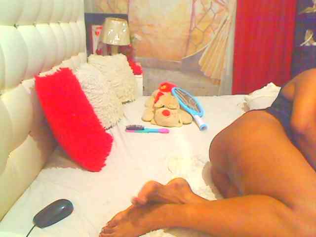HOTLILLIE webcam