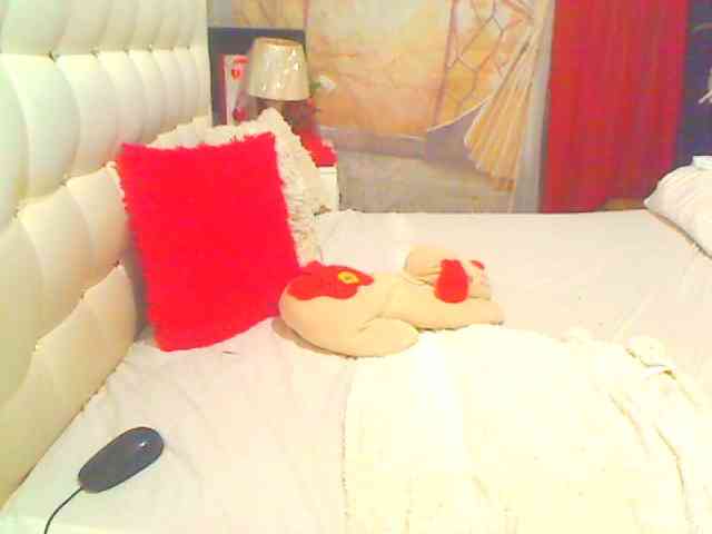 HOTLILLIE webcam