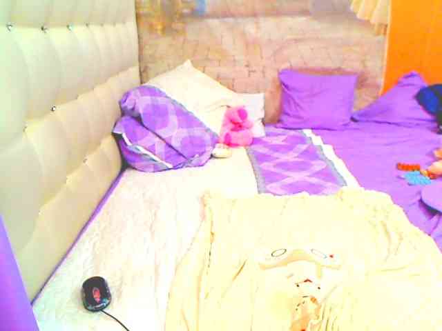 HOTLILLIE Live Webcam on BongaCams