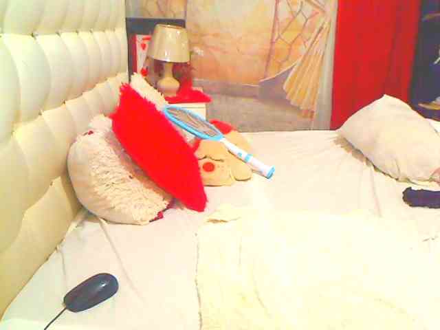 HOTLILLIE webcam