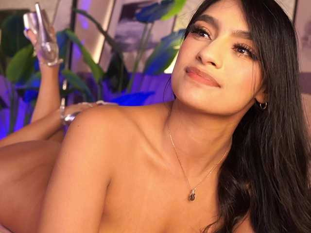 IzzyWild's BongaCams show and profile