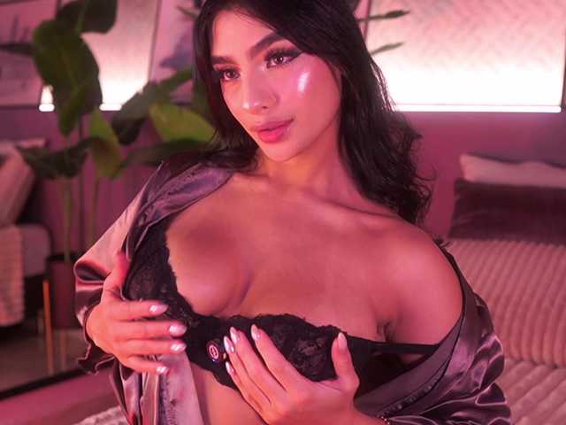 IzzyWild's BongaCams show and profile