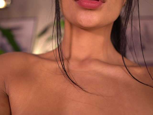 IzzyWild's BongaCams show and profile