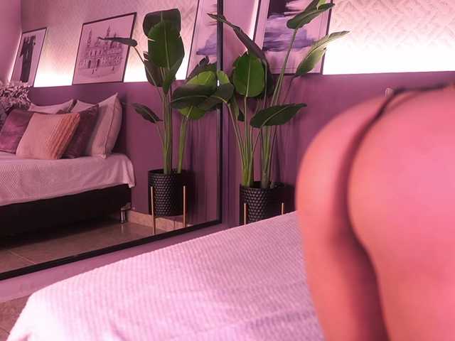 IzzyWild's BongaCams show and profile