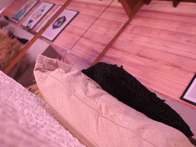 IzzyWild's BongaCams show and profile