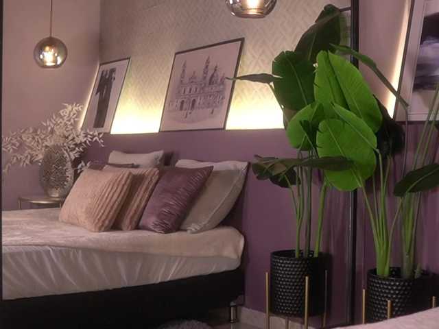 IzzyWild's BongaCams show and profile