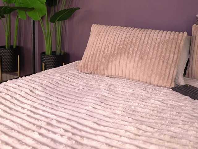 IzzyWild's BongaCams show and profile