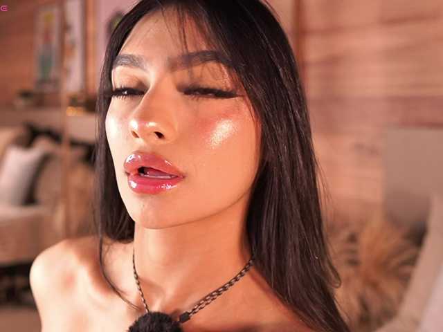 IzzyWild's BongaCams show and profile