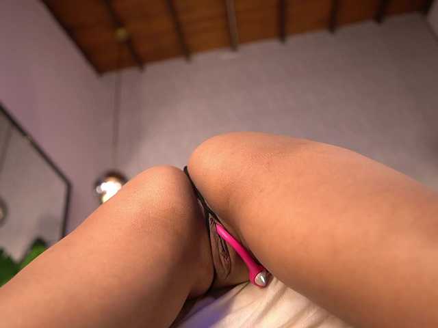 IzzyWild's BongaCams show and profile