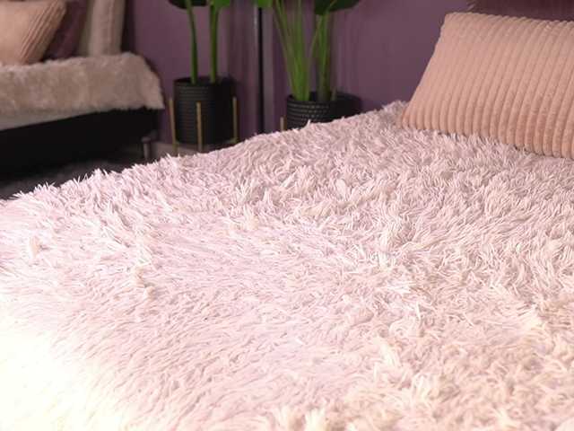 IzzyWild's BongaCams show and profile