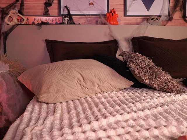 IzzyWild from BongaCams