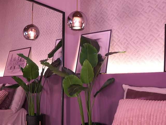 IzzyWild's BongaCams show and profile