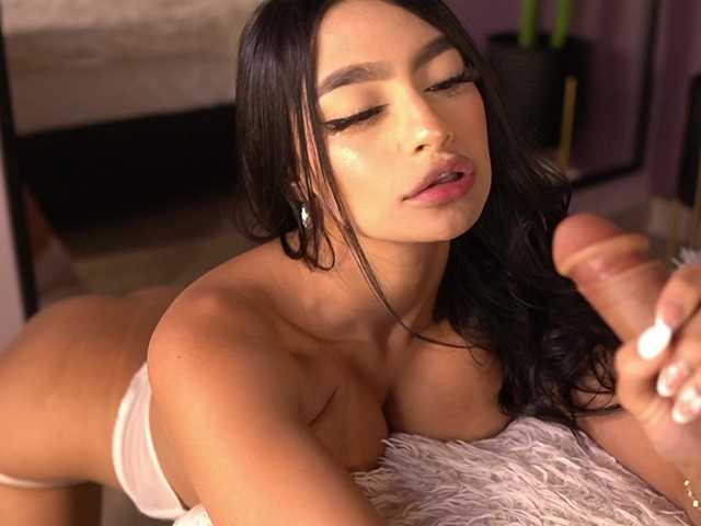 IzzyWild's BongaCams show and profile