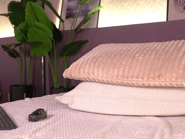 IzzyWild's BongaCams show and profile