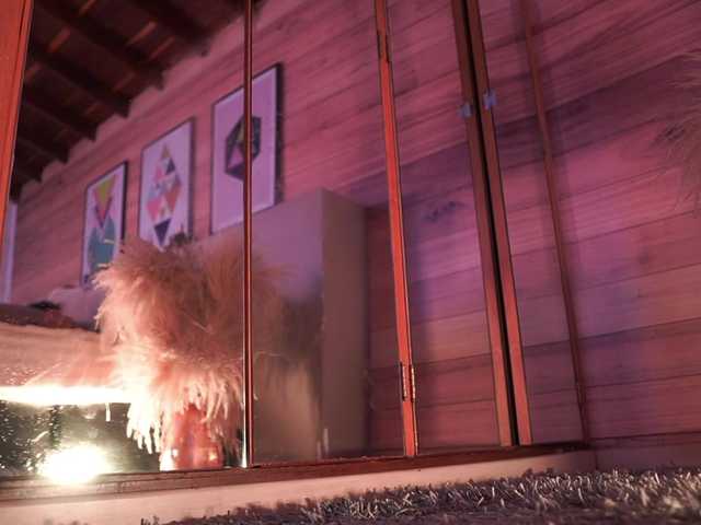 IzzyWild's BongaCams show and profile