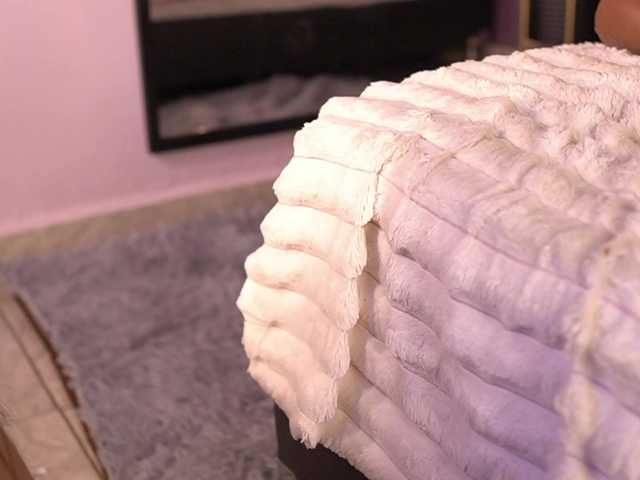 IzzyWild's BongaCams show and profile