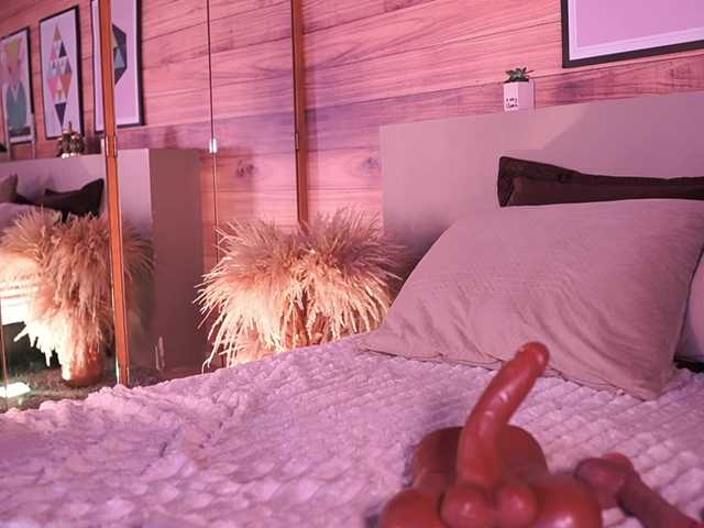 IzzyWild's BongaCams show and profile