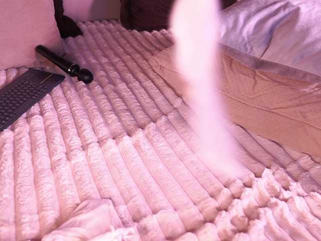 IzzyWild's BongaCams show and profile