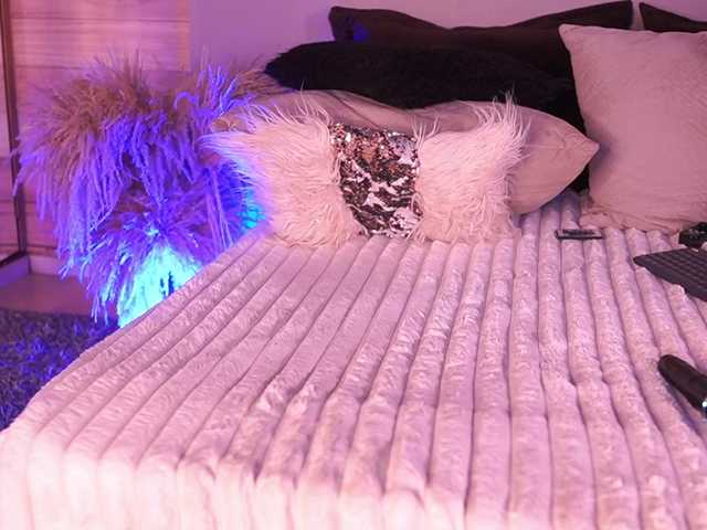 IzzyWild's BongaCams show and profile