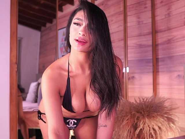 IzzyWild's BongaCams show and profile