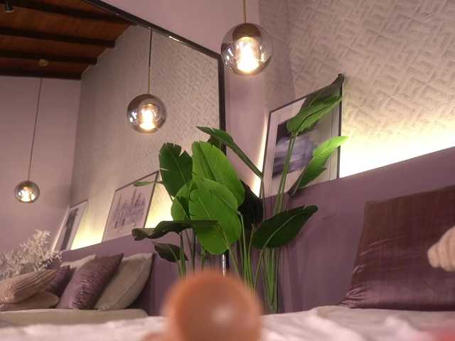 IzzyWild's BongaCams show and profile