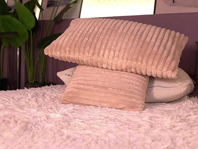 IzzyWild's BongaCams show and profile