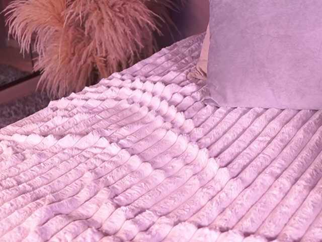 IzzyWild's BongaCams show and profile