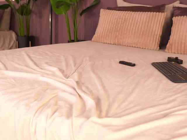 IzzyWild Live Webcam on BongaCams