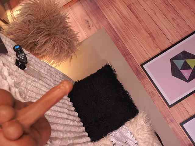 IzzyWild Live Webcam on BongaCams