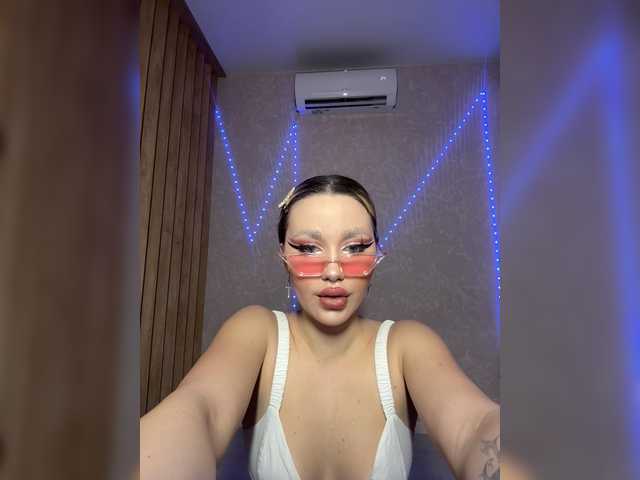 Lilimilla's BongaCams show and profile