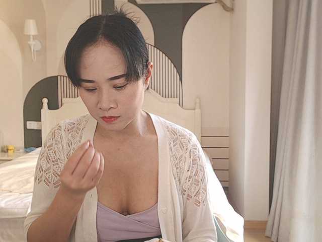 luvlily666's BongaCams show and profile