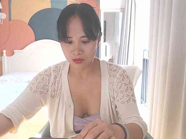 luvlily666 Live Webcam on BongaCams