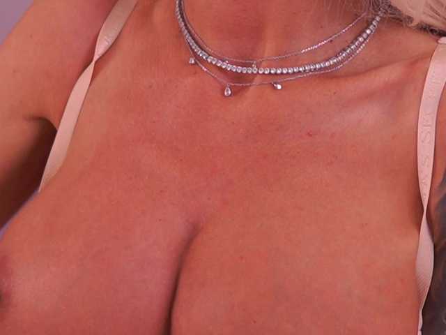 TheFallingAngel's BongaCams show and profile