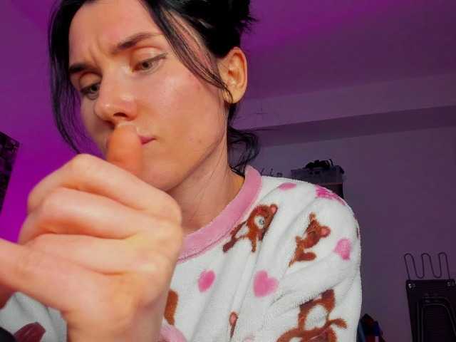 ZoiKissy's BongaCams show and profile