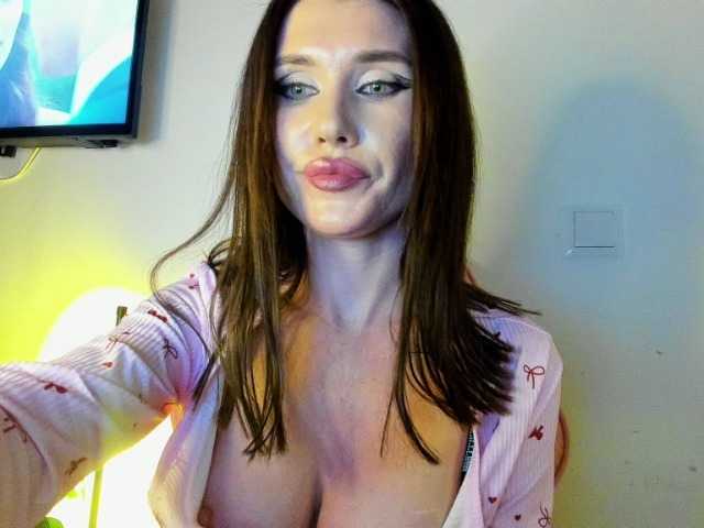 ZoiKissy's BongaCams show and profile