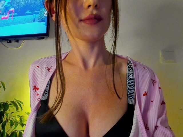 ZoiKissy's BongaCams show and profile