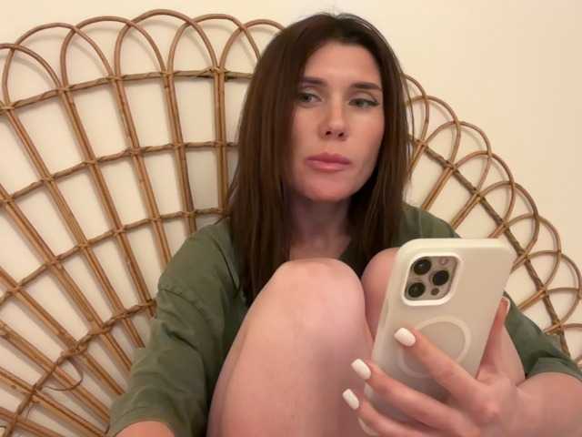 ZoiKissy's BongaCams show and profile