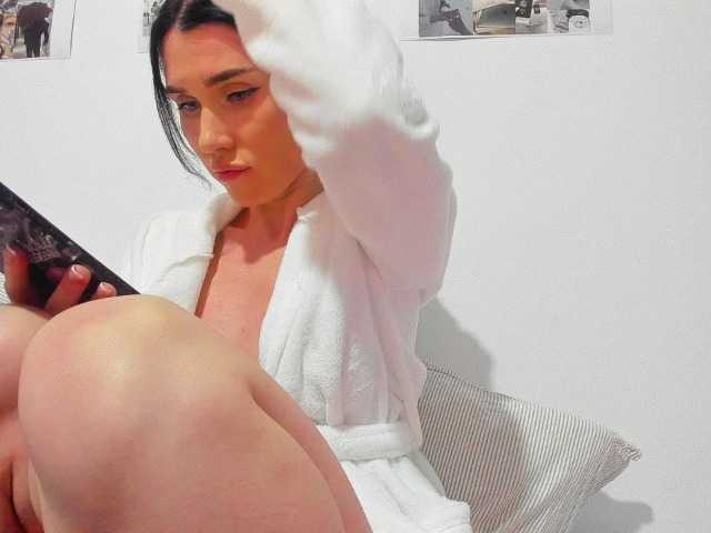 ZoiKissy's BongaCams show and profile