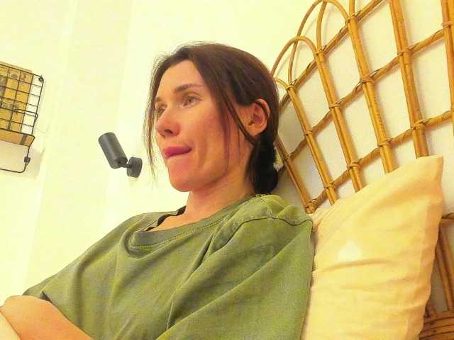 ZoiKissy's BongaCams show and profile