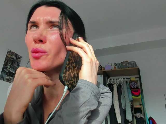 ZoiKissy's BongaCams show and profile