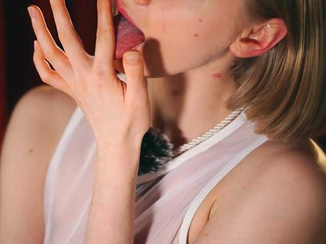 MiaVebes's BongaCams show and profile