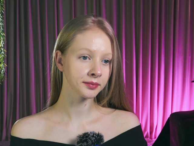 MiaVebes's BongaCams show and profile