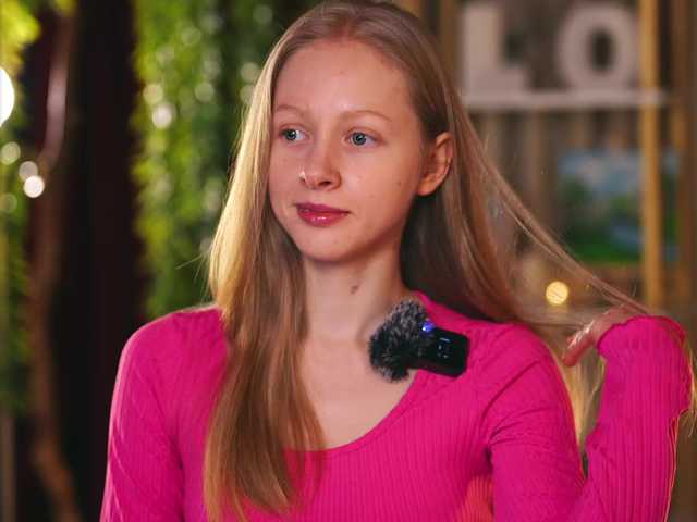 MiaVebes's BongaCams show and profile