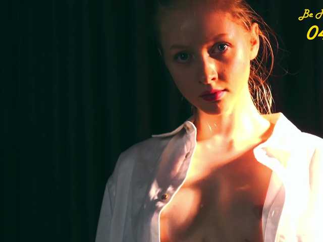 MiaVebes's BongaCams show and profile