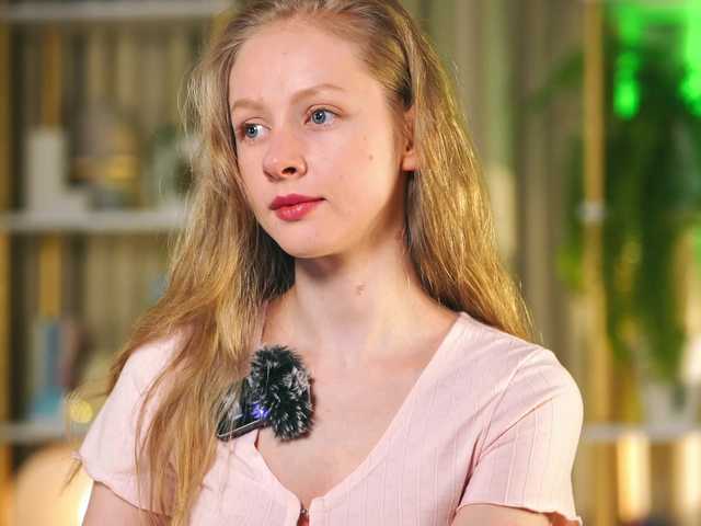 MiaVebes's BongaCams show and profile