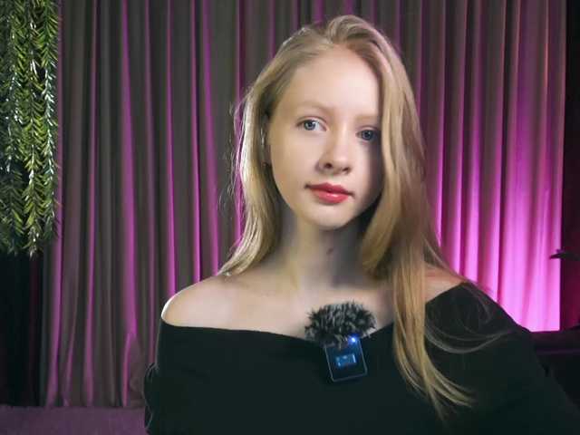 MiaVebes's BongaCams show and profile