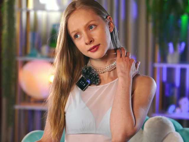 MiaVebes's BongaCams show and profile