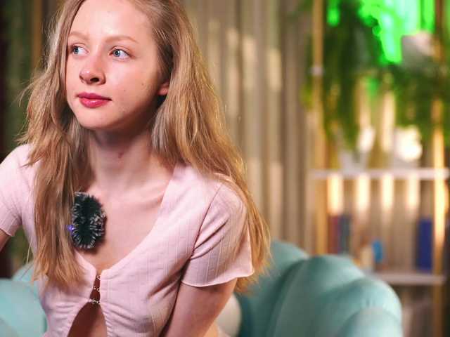 MiaVebes's BongaCams show and profile