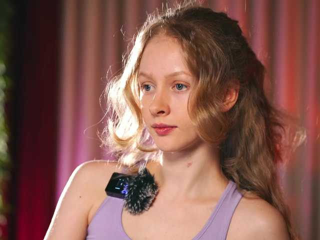 MiaVebes's BongaCams show and profile