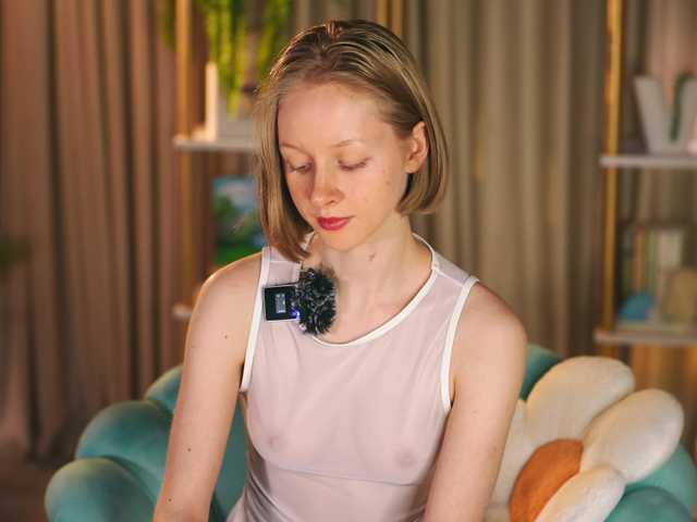 MiaVebes's BongaCams show and profile